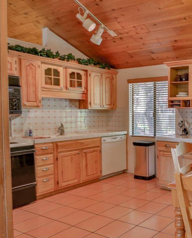 Lake Arrowhead, CA 92352,27821 Peninsula Drive #305