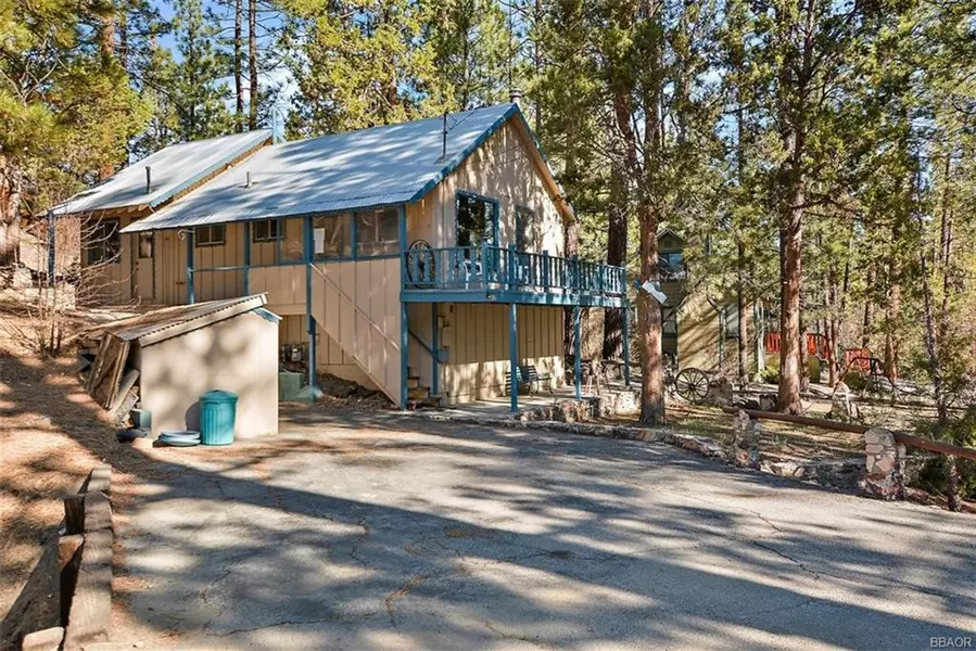 417 Gold Mountain DR, Big Bear City, CA 92314