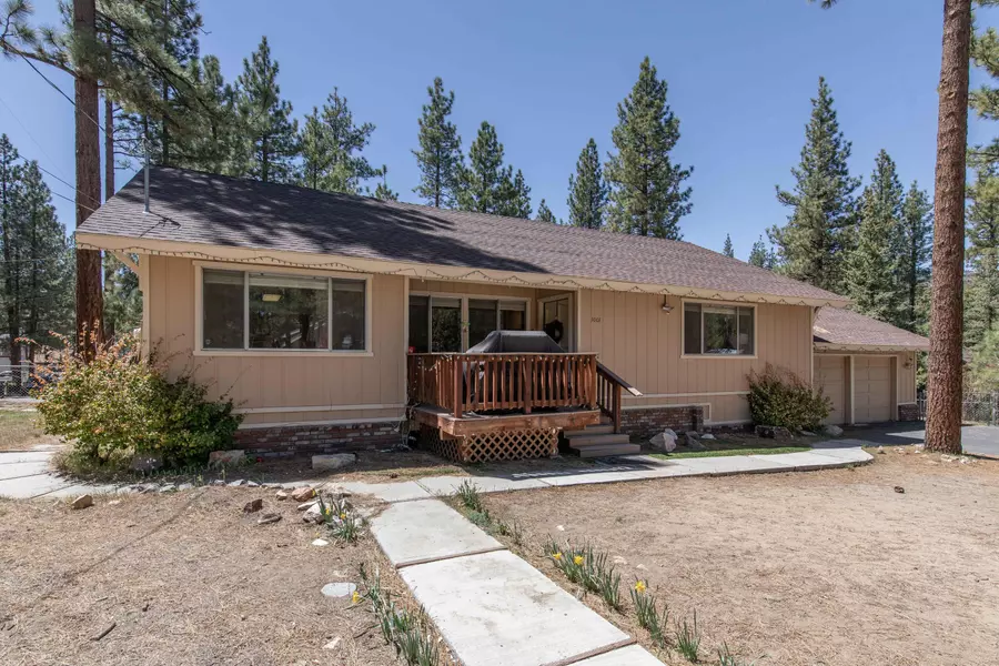 1001 Mountain LN, Big Bear City, CA 92314