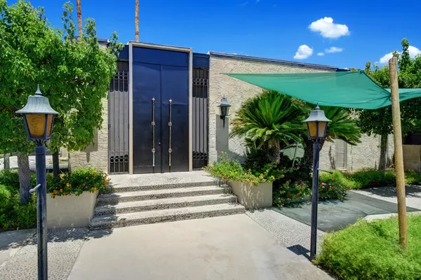 Palm Springs, CA 92262,350 W Via Lola