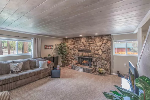 583 Maple LN, Sugarloaf, CA 92386