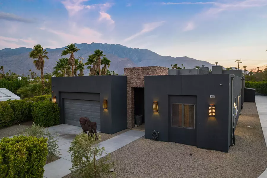 2600 E Vincentia RD, Palm Springs, CA 92262