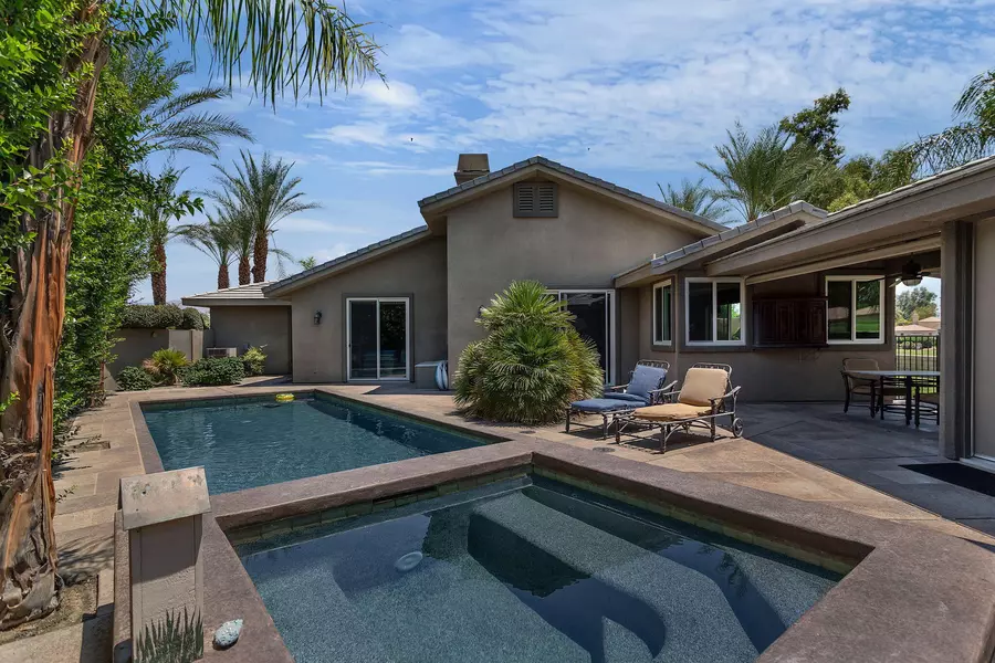 39670 Blossom LN, Palm Desert, CA 92211