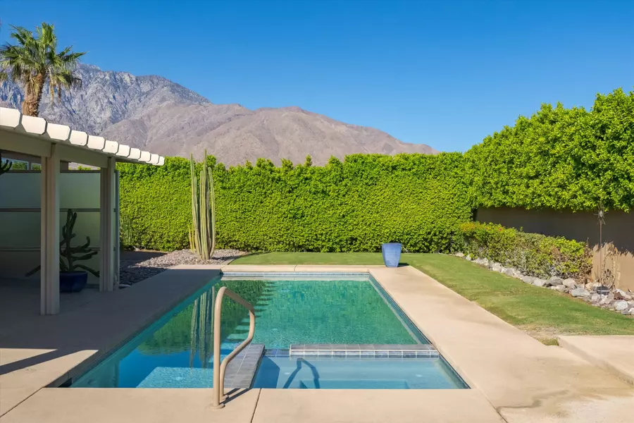 1042 E Via San Michael RD, Palm Springs, CA 92262