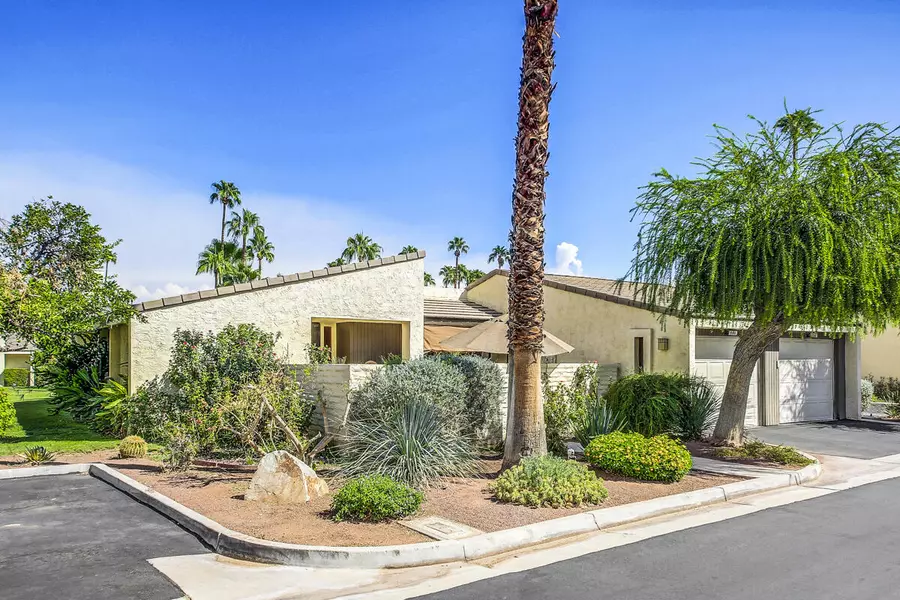 386 E E Via Carisma, Palm Springs, CA 92264