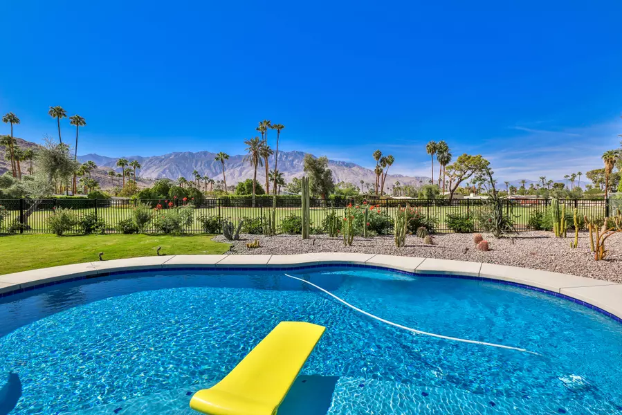 2453 S Brentwood DR, Palm Springs, CA 92264