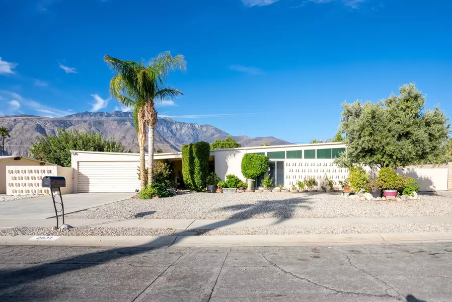 2631 N Kitty Hawk DR, Palm Springs, CA 92262