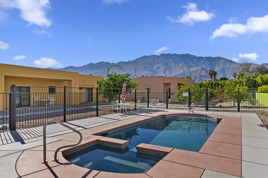 2550 E Via Escuela, Palm Springs, CA 92262