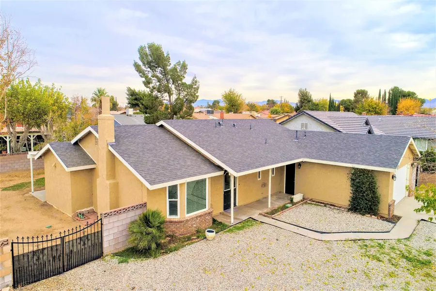 42754 Ana Madre LN, Lancaster, CA 93536