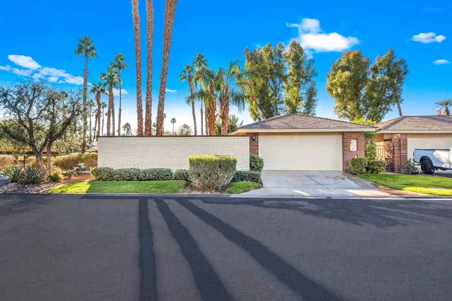 239 Las Lomas, Palm Desert, CA 92260