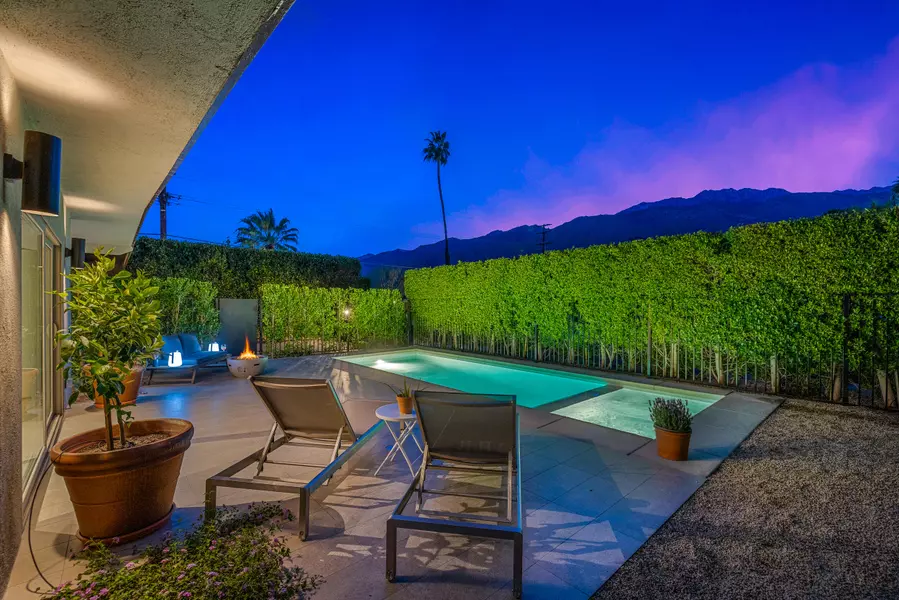 514 N Plaza Amigo, Palm Springs, CA 92262