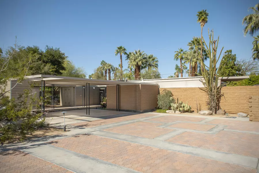 1950 E Desert Palms DR, Palm Springs, CA 92262