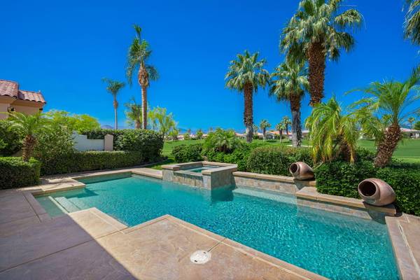 747 Arrowhead DR, Palm Desert, CA 92211