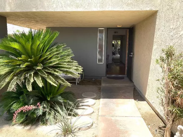 2951 Sunflower CIR W, Palm Springs, CA 92262