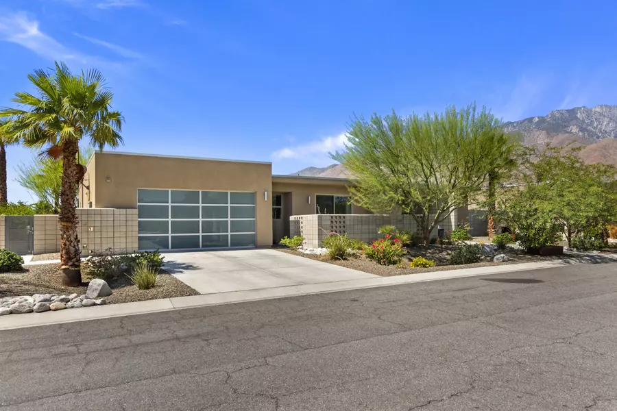 1095 Lucent CT, Palm Springs, CA 92262