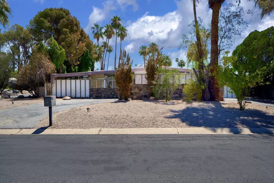 1290 N Vista Vespero, Palm Springs, CA 92262