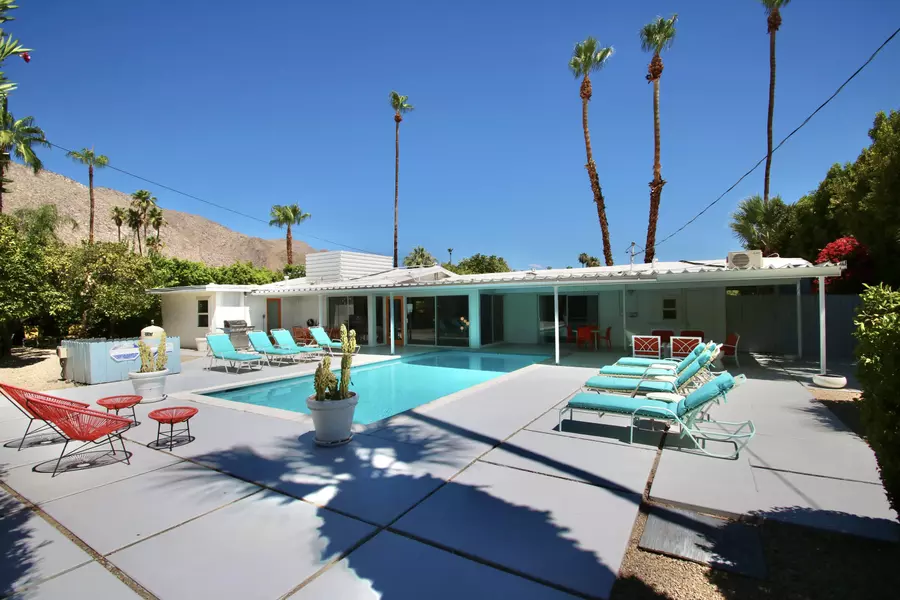 877 S Riverside DR, Palm Springs, CA 92264