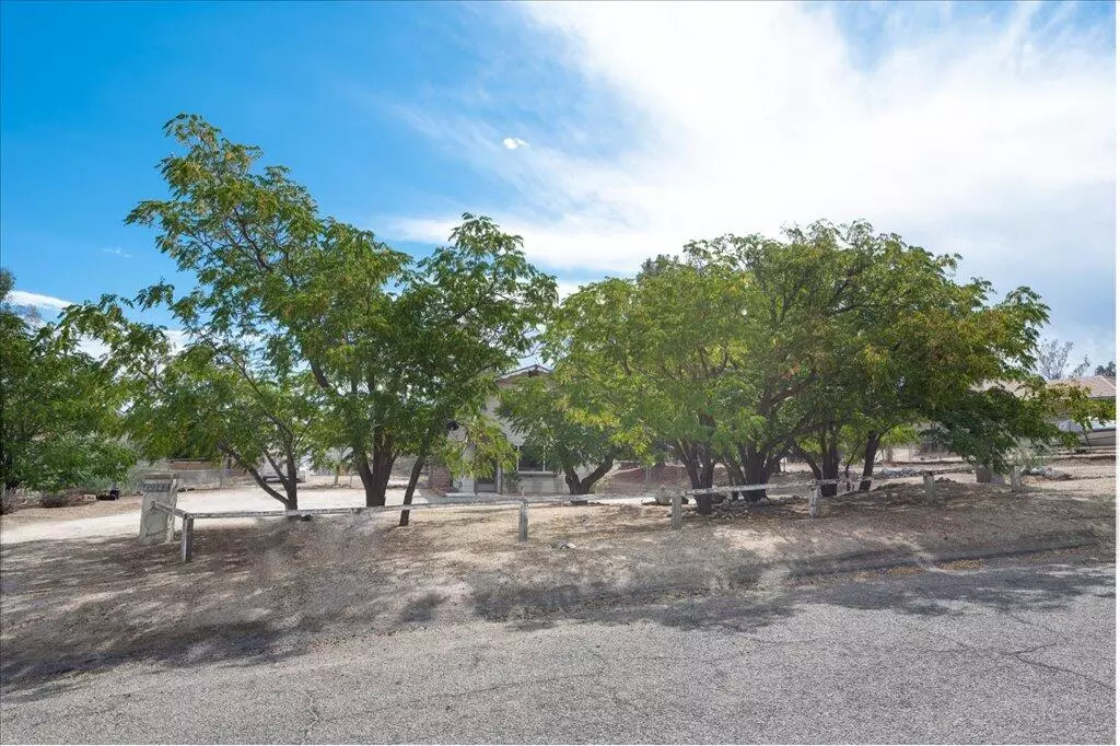 Morongo Valley, CA 92256,49149 Hibiscus DR