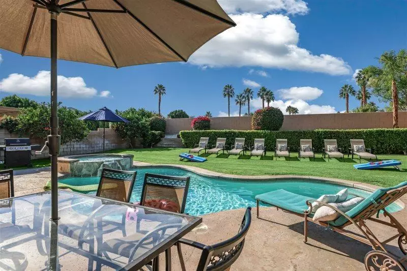 44325 VíA Coronado, La Quinta, CA 92253