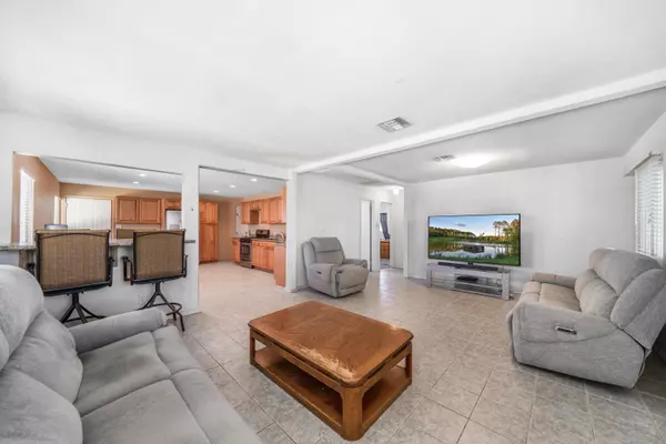 Lancaster, CA 93536,4558 W Avenue L 2