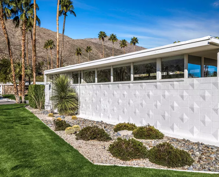 2342 S Sierra Madre, Palm Springs, CA 92264