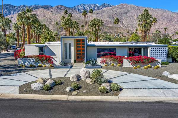 1130 E Deepwell RD, Palm Springs, CA 92264