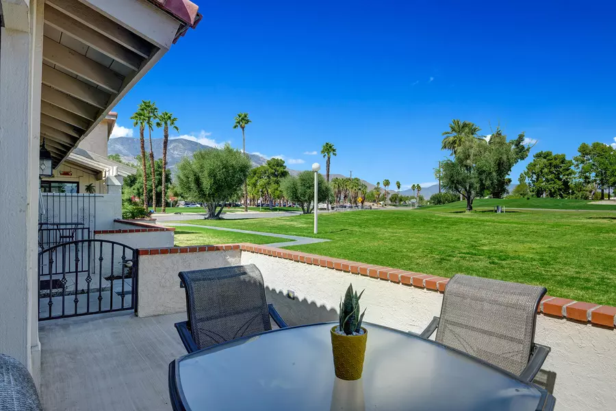 1900 Lawrence Crossley RD #3, Palm Springs, CA 92264