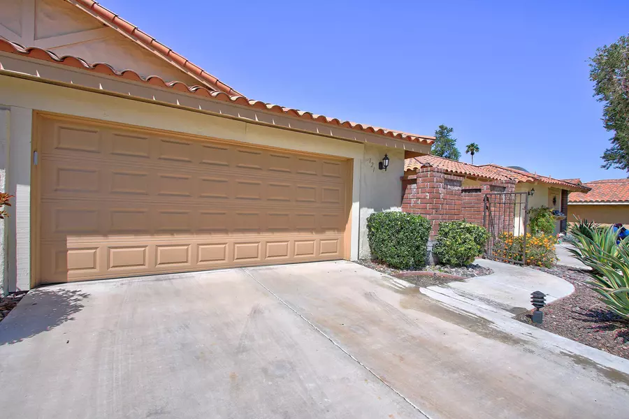 121 Juan CIR, Palm Desert, CA 92260