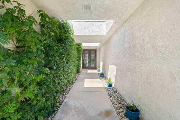 Rancho Mirage, CA 92270,1 Rutgers CT