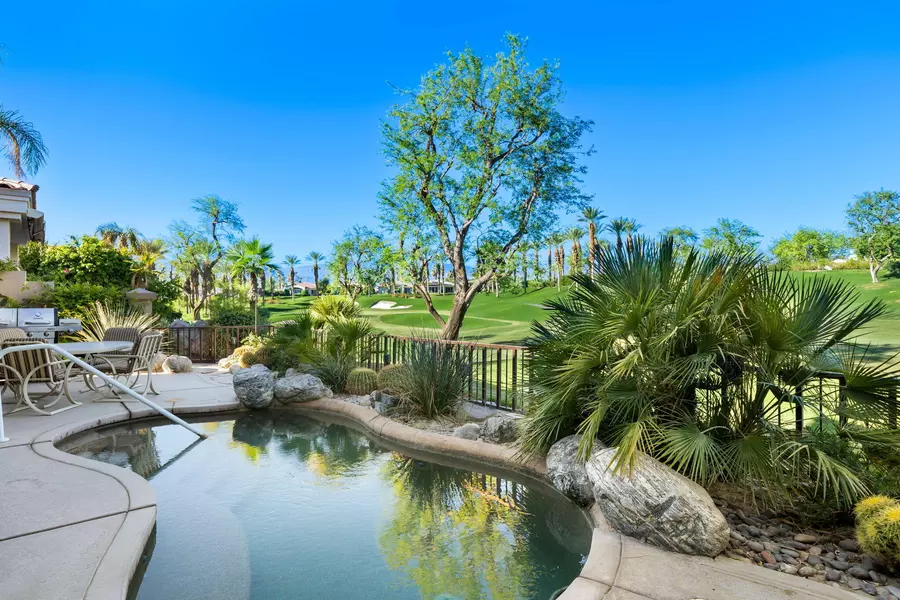 293 Desert Holly DR, Palm Desert, CA 92211