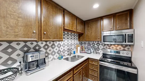 2825 N Los Felices RD #214 Palm Springs, CA 92262