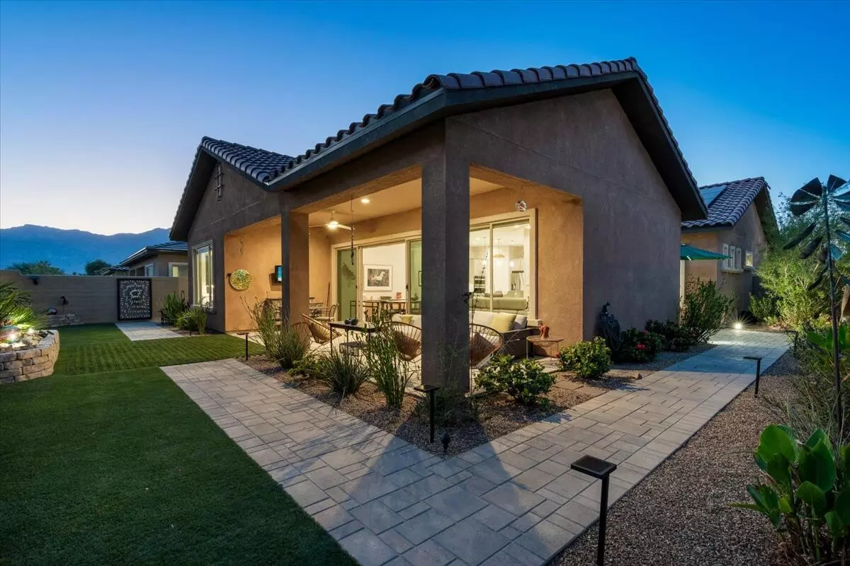 Rancho Mirage, CA 92270,61 Burgundy