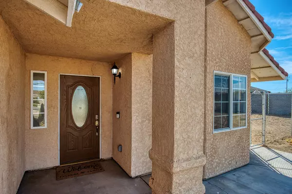 Joshua Tree, CA 92252,63453 Walpi DR