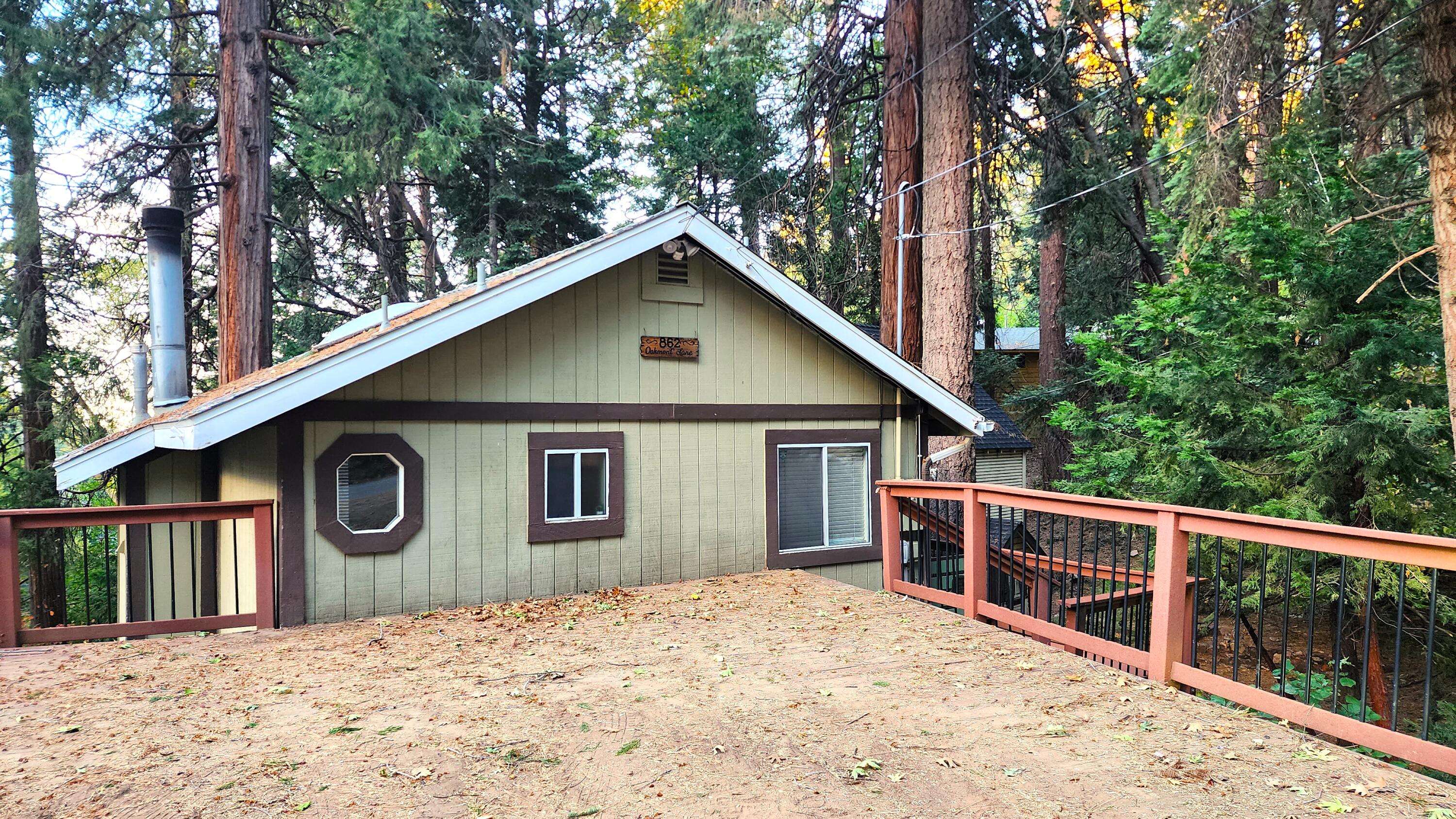 862 Oakmont LN, Lake Arrowhead, CA 92352