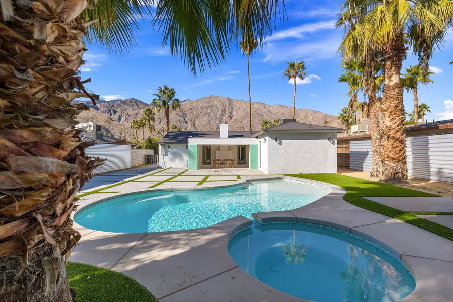 686 S Camino Real, Palm Springs, CA 92264