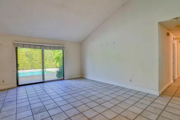 Palm Springs, CA 92264,3382 E Loma Vista CIR