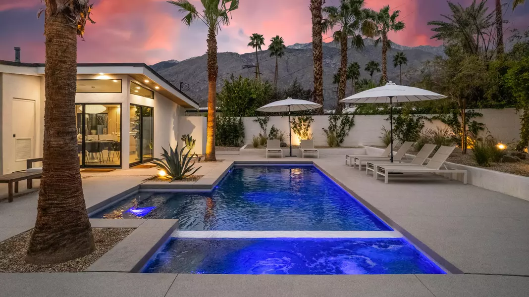 1030 E Tachevah DR, Palm Springs, CA 92262