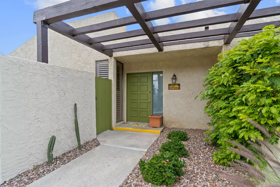 1467 E Amado RD, Palm Springs, CA 92262