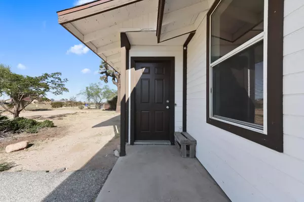 Yucca Valley, CA 92284,58407 Campanula ST