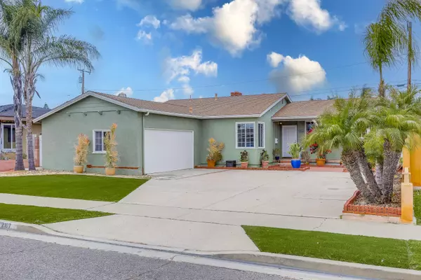 2107 E Nyon PL,  Anaheim,  CA 92806