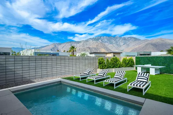 400 Fountain DR, Palm Springs, CA 92262