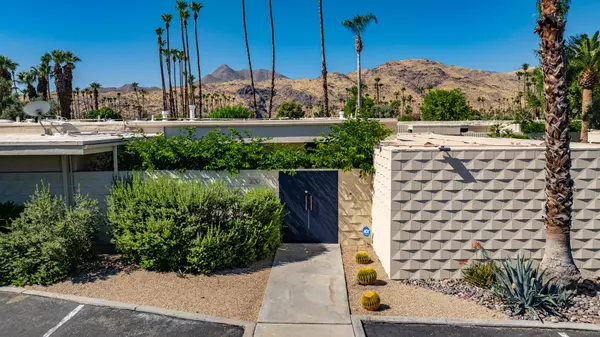 Palm Springs, CA 92264,320 Desert Lakes DR