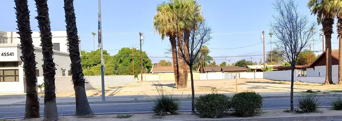 Indio, CA 92201,2122 Oasis ST