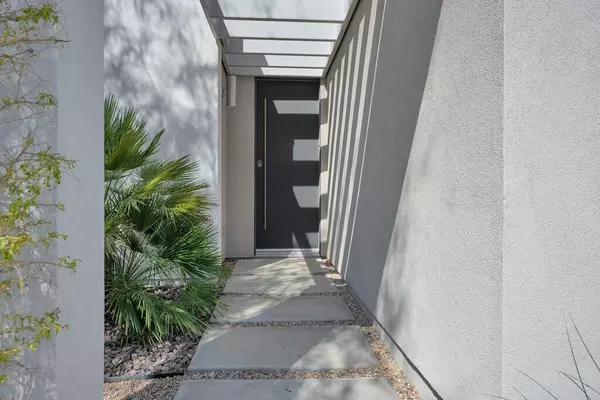 Palm Springs, CA 92262,909 Bernardi LN