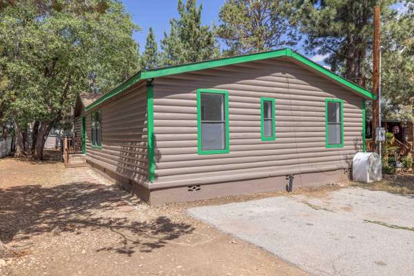 180 Leonard LN, Sugarloaf, CA 92386