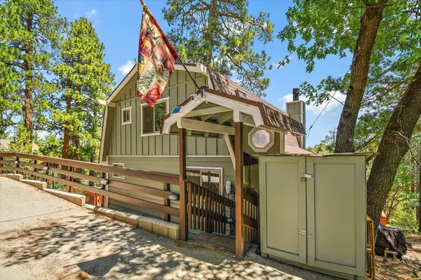 Big Bear City, CA 92314,526 Villa Grove