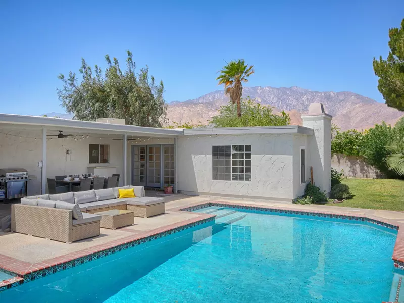 2210 E Powell RD, Palm Springs, CA 92262