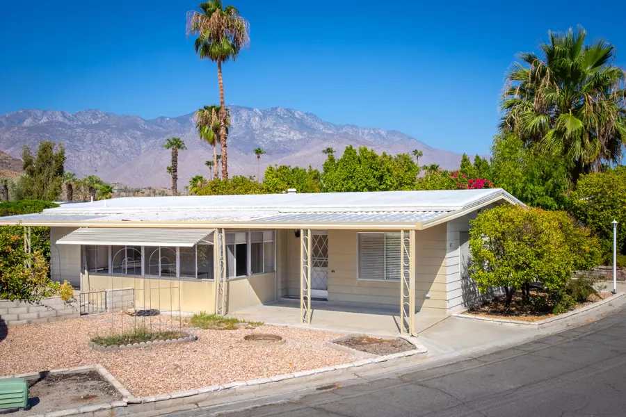 82 Calle De Espacio, Palm Springs, CA 92264