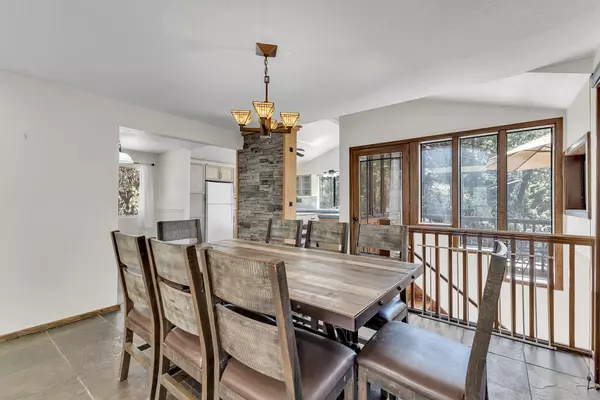 Idyllwild, CA 92549,23010 Oak Leaf Ln