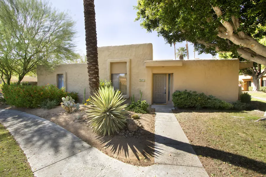 4790 N Winners Circle CIR #F, Palm Springs, CA 92264